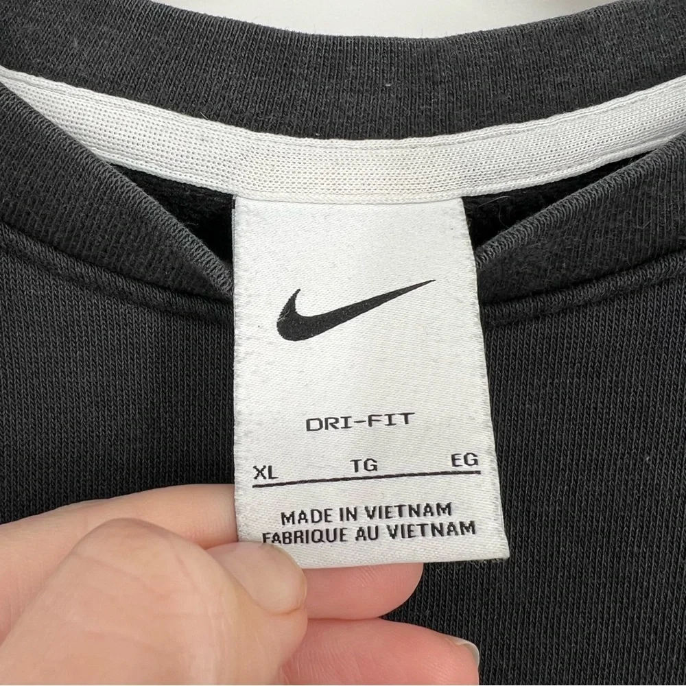 Nike Black Swoosh Fly Standard Issue Basketball Crew-Neck We Fly To Defy